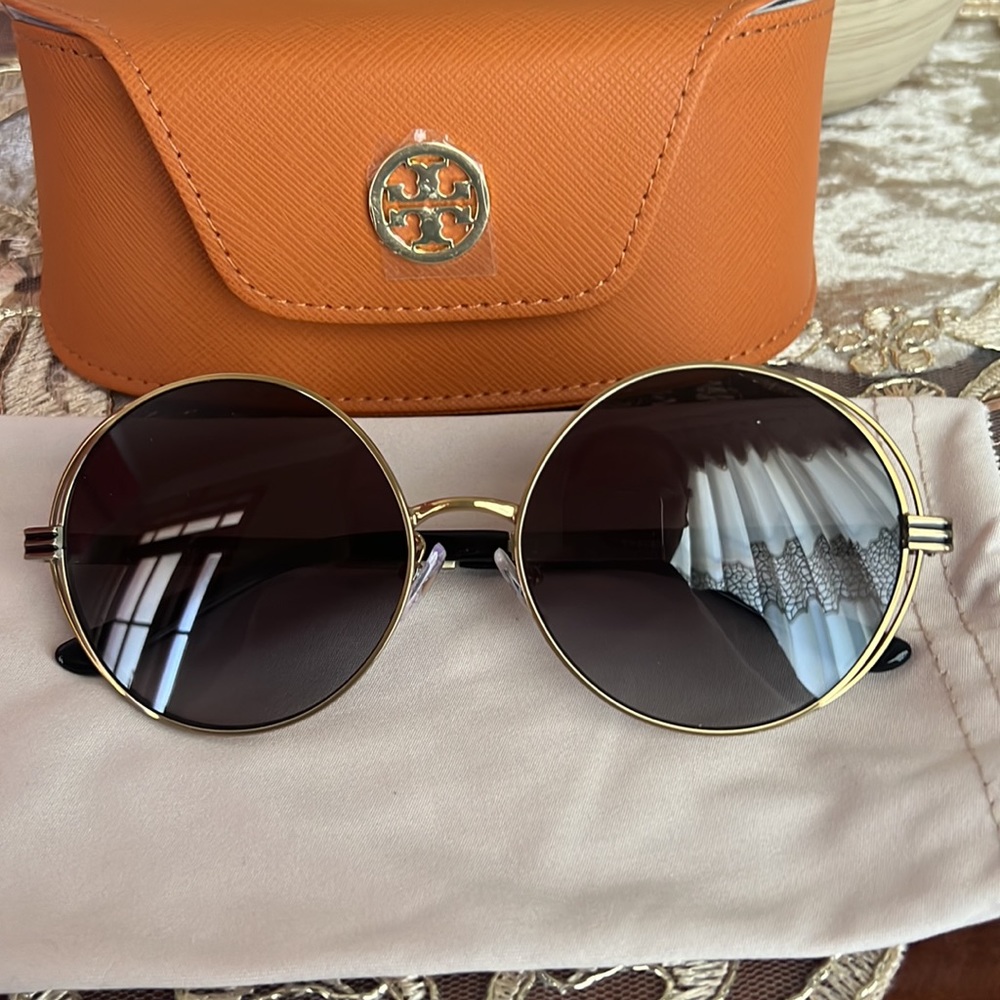 Tory Burch 56MM round sunglasses - Picture 4 of 10